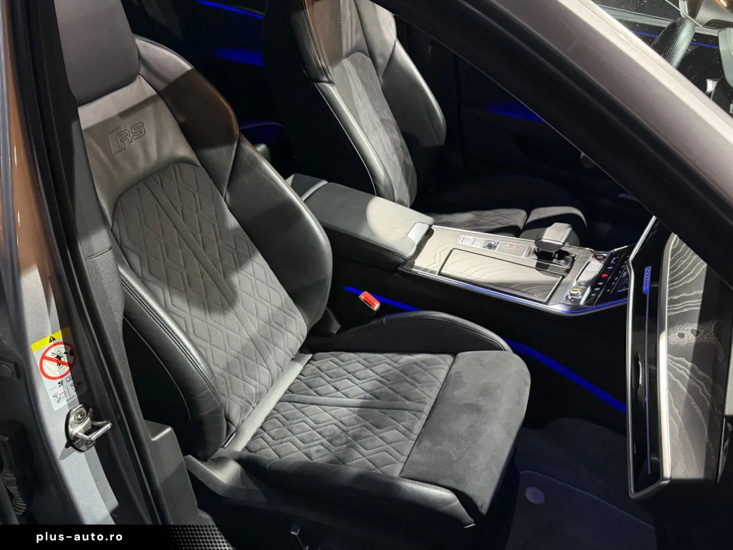 AUDI RS6 4.0 TFSI PANO B&O HEADUP AHK STANDHEIZUNG