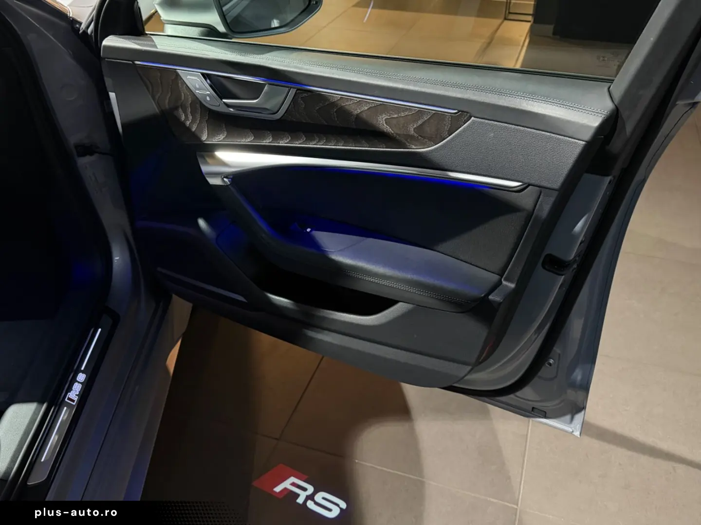 AUDI RS6 4.0 TFSI PANO B&O HEADUP AHK STANDHEIZUNG