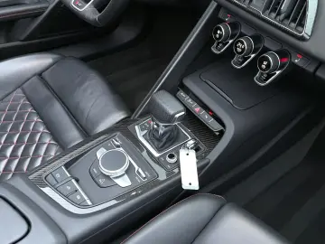 AUDI R8 V10 Spyder 5.2 FSI Quattro Performance Carbon