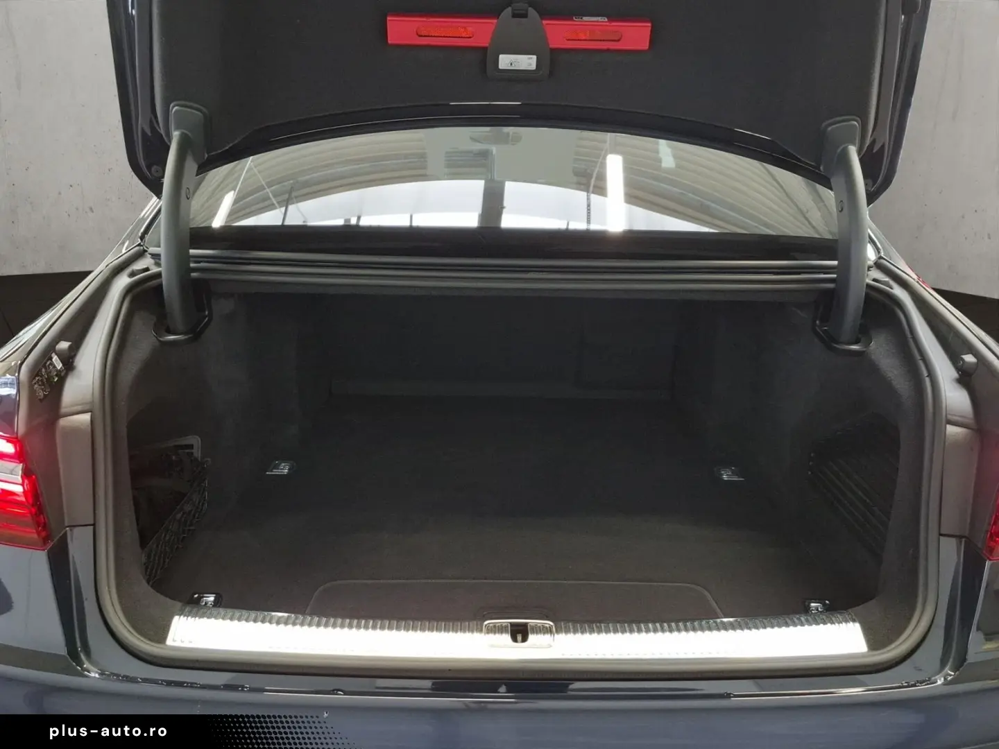 AUDI A8 L TFSI e 60 e quattro 340(462) kW(PS)