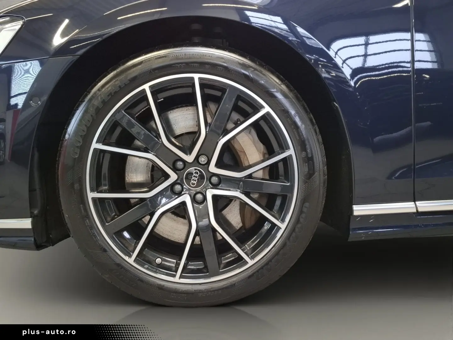 AUDI A8 L TFSI e 60 e quattro 340(462) kW(PS)