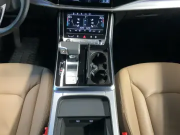 AUDI Q8 S-Line 50TDI Quattro Tiptronic AHK Luft.