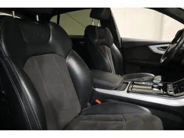 AUDI Q8 55 TFSI quattro S-Line B&O Matrix