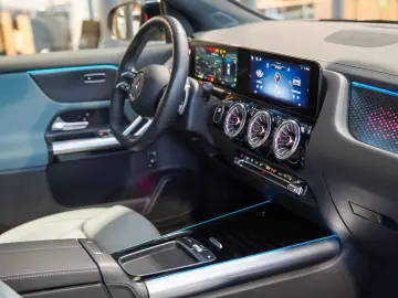 MERCEDES-BENZ EQA 350 4M AMG Line Night sage CarPlay&hellip;