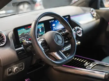MERCEDES-BENZ EQA 350 4M AMG Line Night sage CarPlay&hellip;