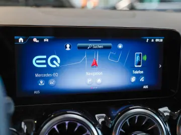 MERCEDES-BENZ EQA 350 4M AMG Line Night sage CarPlay&hellip;