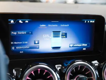 MERCEDES-BENZ EQA 350 4M AMG Line Night sage CarPlay&hellip;