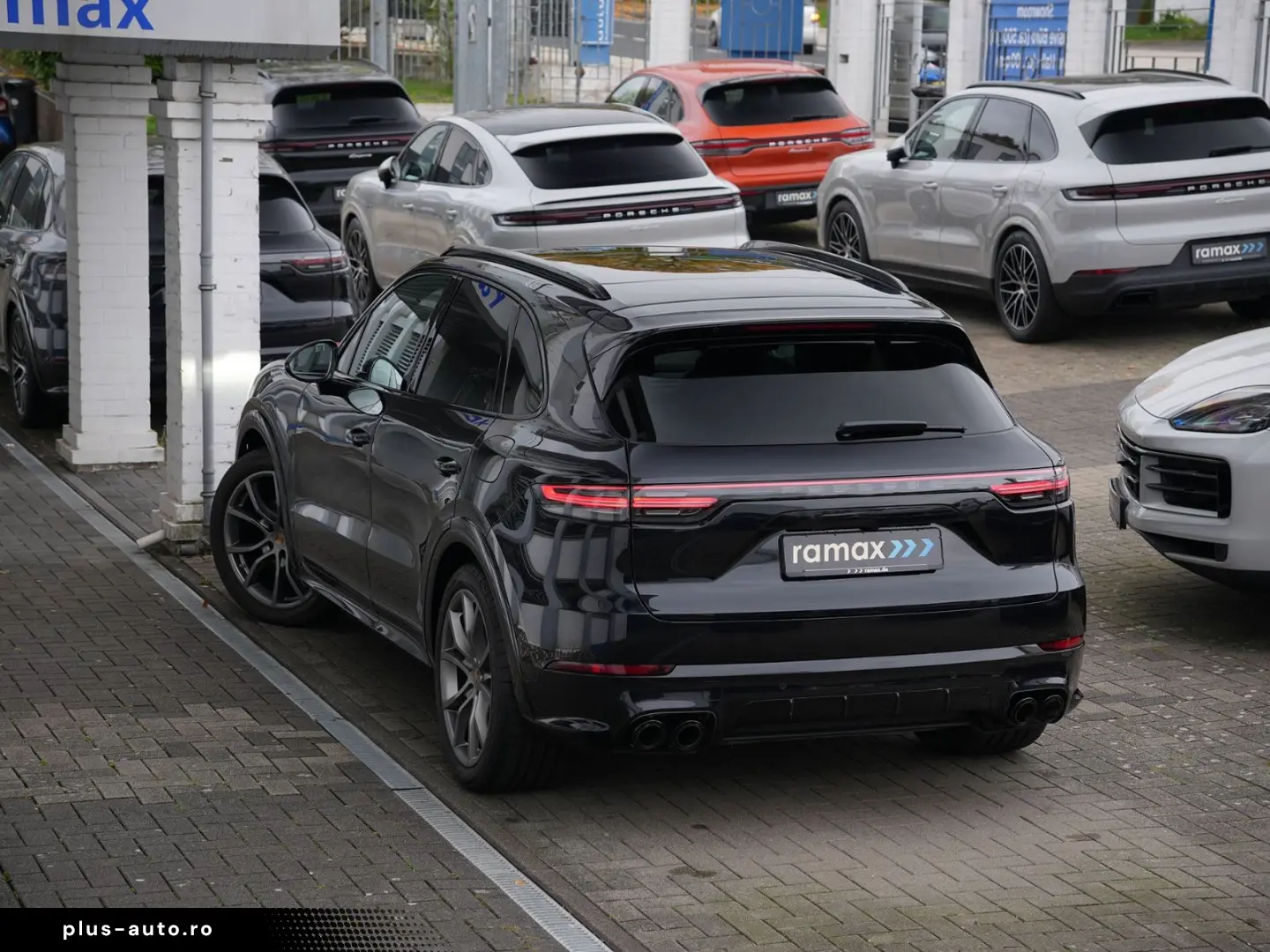 PORSCHE Cayenne E-Hybrid SPORTDESIGN-LUFTF-PANO-HUD-VOLL