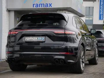 PORSCHE Cayenne E-Hybrid SPORTDESIGN-LUFTF-PANO-HUD-VOLL