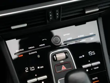 PORSCHE Cayenne E-Hybrid SPORTDESIGN-LUFTF-PANO-HUD-VOLL