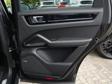 PORSCHE Cayenne E-Hybrid SPORTDESIGN-LUFTF-PANO-HUD-VOLL