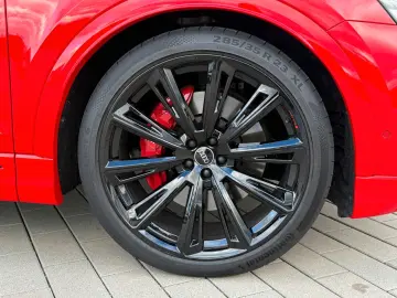 AUDI SQ8 TFSI  STANDHEIZUNG AHK PANO B&O HUD