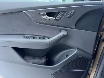 AUDI SQ8 TFSI Black  Laser Night Pano STHZ HuD AHK 360