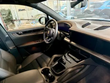 PORSCHE Cayenne GTS SportDesign Panorama InnoDrive