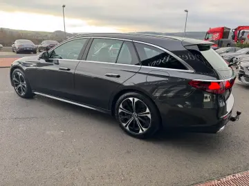 MERCEDES-BENZ E 300de Avantgarde Pano AHK DistrPro D&hellip;