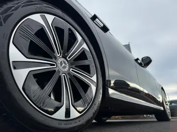 MERCEDES-BENZ E 300de Avantgarde Pano AHK DistrPro D&hellip;