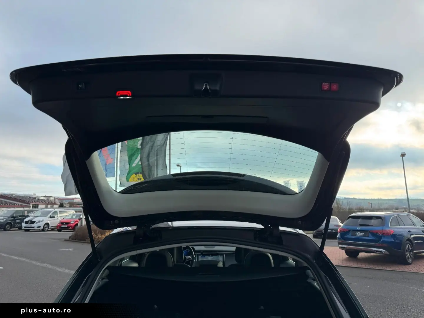 MERCEDES-BENZ E 300de Avantgarde Pano AHK DistrPro D&hellip;