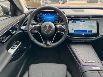 MERCEDES-BENZ E 300de Avantgarde Pano AHK DistrPro D&hellip;
