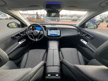 MERCEDES-BENZ E 300de Avantgarde Pano AHK DistrPro D&hellip;