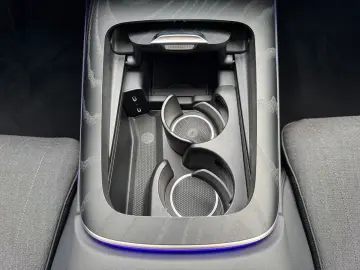 MERCEDES-BENZ E 300de Avantgarde Pano AHK DistrPro D&hellip;