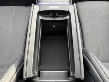 MERCEDES-BENZ E 300de Avantgarde Pano AHK DistrPro D&hellip;