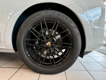 PORSCHE Cayenne Coupe SportDesign Burmester HeadUp ACC