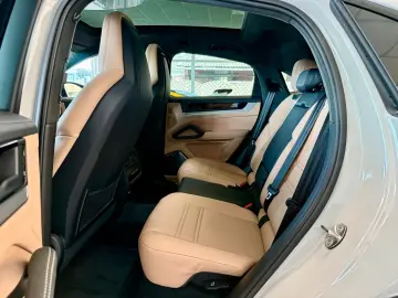 PORSCHE Cayenne Coupe SportDesign Burmester HeadUp ACC