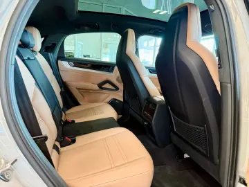 PORSCHE Cayenne Coupe SportDesign Burmester HeadUp ACC