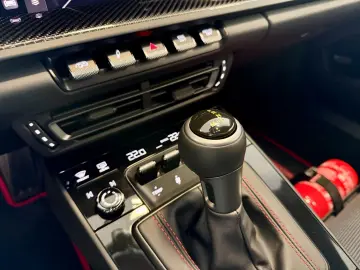 PORSCHE 911 992 GT3 Touring PDK Vollschalensitze Carbon