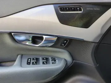 VOLVO XC90 T8 Recharge R-Design Expr.  Vollausstattung