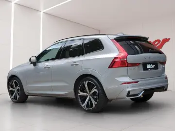 VOLVO XC60 B4 AWD Ultimate Dark  Luft AHK SH BLIS 360