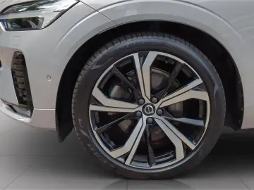 VOLVO XC60 B4 AWD Ultimate Dark  Luft AHK SH BLIS 360