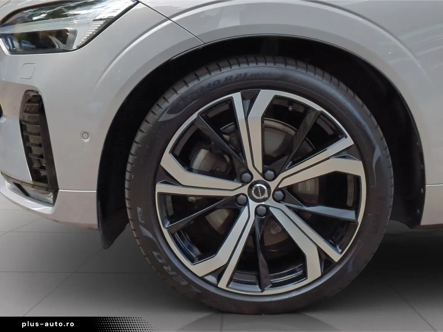 VOLVO XC60 B4 AWD Ultimate Dark  Luft AHK SH BLIS 360