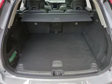 VOLVO XC60 B4 AWD Ultimate Dark  Luft AHK SH BLIS 360