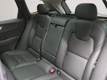 VOLVO XC60 B4 AWD Ultimate Dark  Luft AHK SH BLIS 360