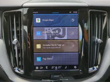 VOLVO XC60 B4 AWD Ultimate Dark  Luft AHK SH BLIS 360