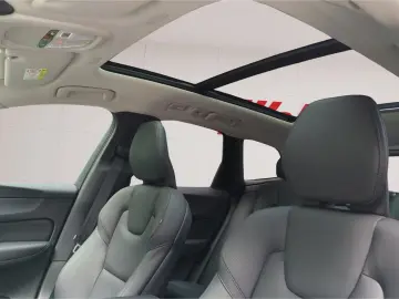 VOLVO XC60 B4 AWD Ultimate Dark  Luft AHK SH BLIS 360