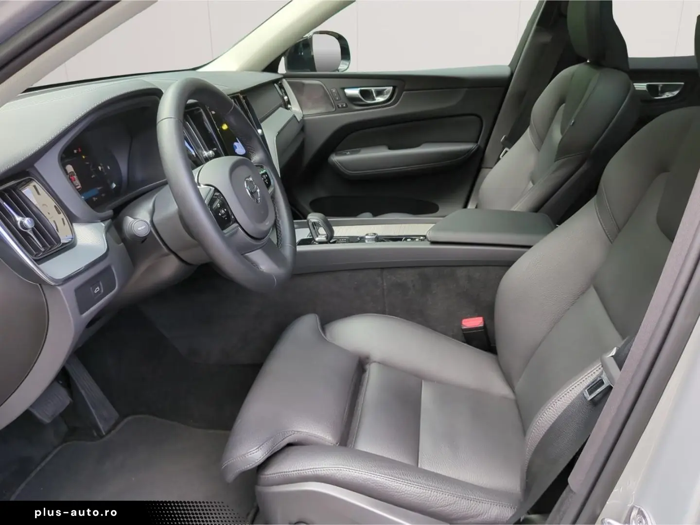 VOLVO XC60 B4 AWD Ultimate Dark  Luft AHK SH BLIS 360