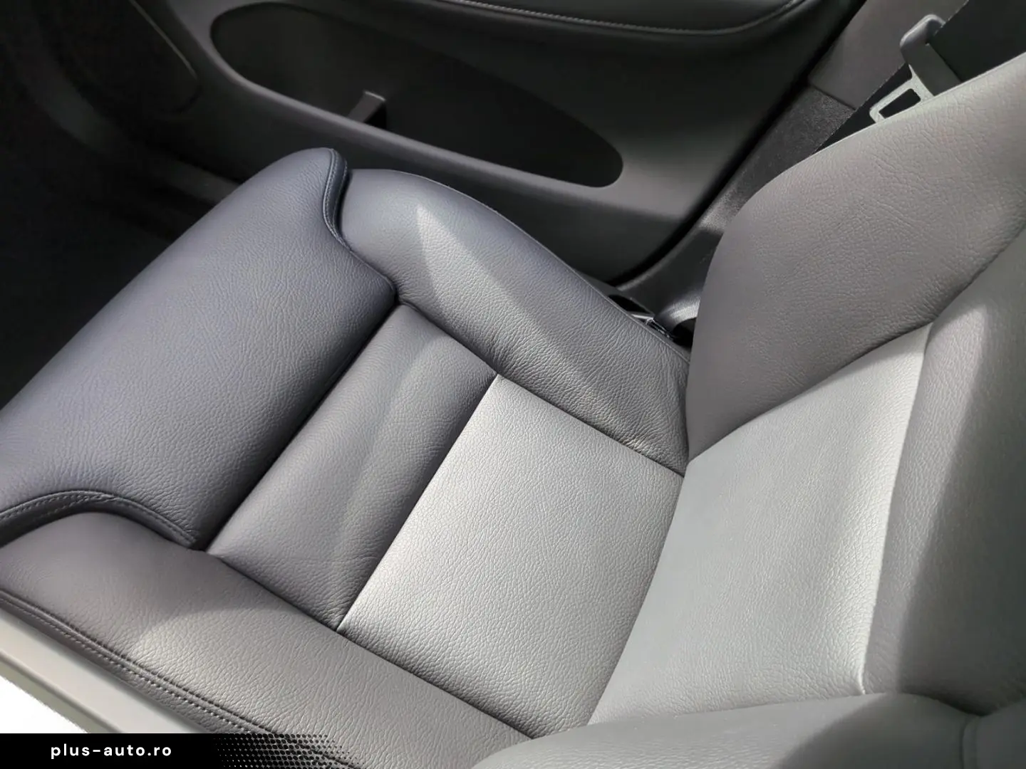 VOLVO XC60 B4 AWD Ultimate Dark  Luft AHK SH BLIS 360