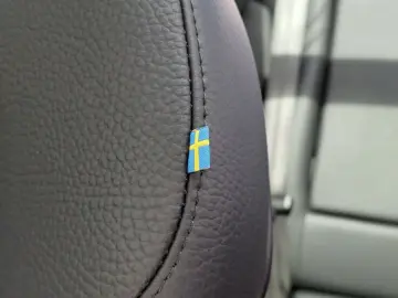 VOLVO XC60 B4 AWD Ultimate Dark  Luft AHK SH BLIS 360