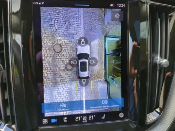 VOLVO XC60 B4 AWD Ultimate Dark  Luft AHK SH BLIS 360