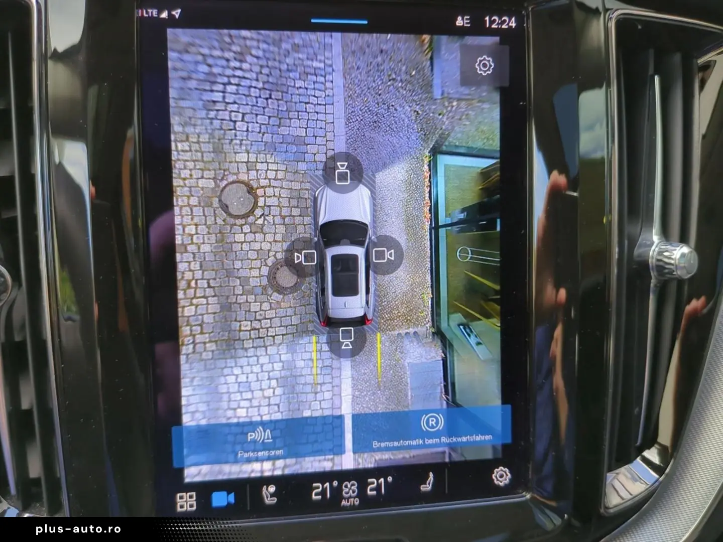 VOLVO XC60 B4 AWD Ultimate Dark  Luft AHK SH BLIS 360