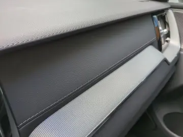 VOLVO XC60 B4 AWD Ultimate Dark  Luft AHK SH BLIS 360