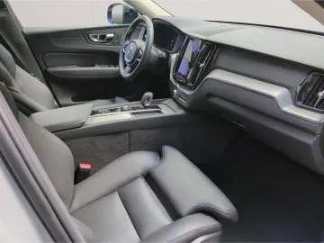 VOLVO XC60 B4 AWD Ultimate Dark  Luft AHK SH BLIS 360