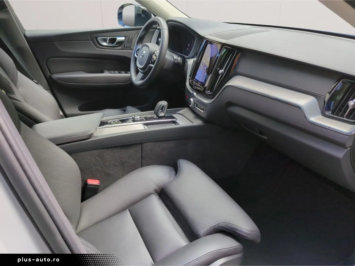 VOLVO XC60 B4 AWD Ultimate Dark  Luft AHK SH BLIS 360