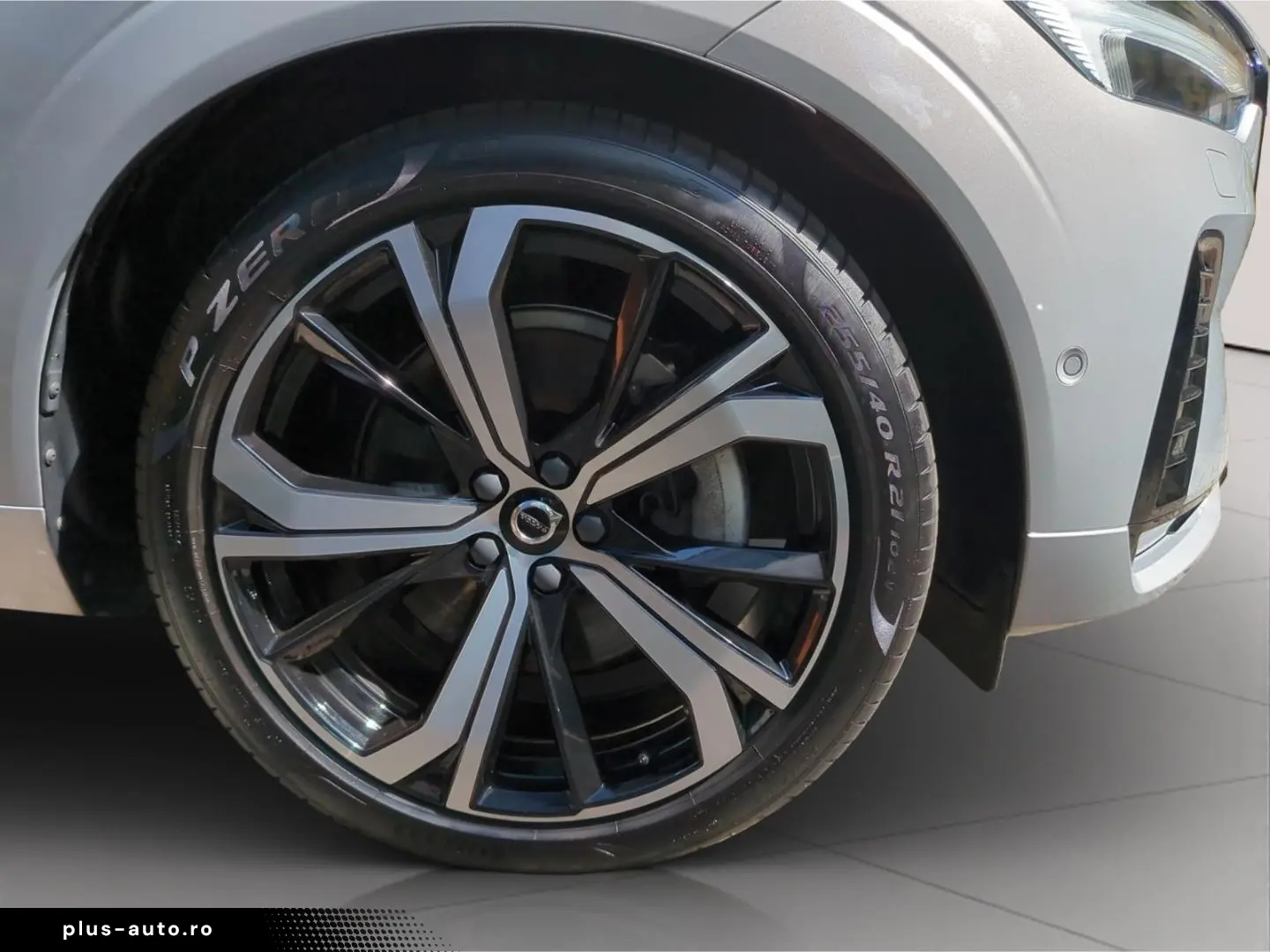 VOLVO XC60 B4 AWD Ultimate Dark  Luft AHK SH BLIS 360