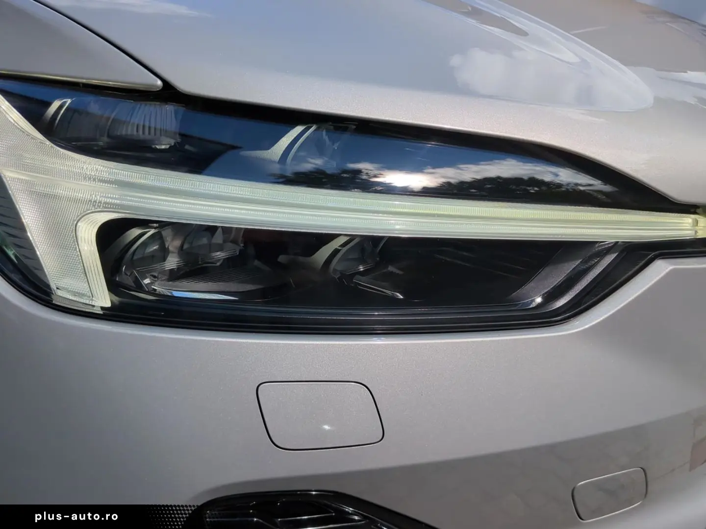 VOLVO XC60 B4 AWD Ultimate Dark  Luft AHK SH BLIS 360