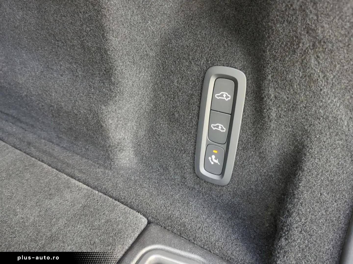 VOLVO XC60 B4 AWD Ultimate Dark  Luft AHK SH BLIS 360