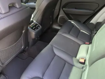 VOLVO XC60 B4 AWD Ultimate Dark  Luft AHK SH BLIS 360