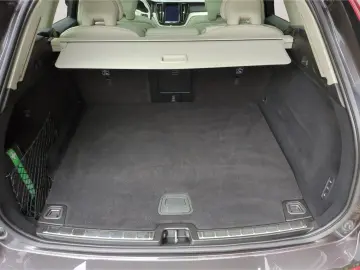 VOLVO XC60 T8 Recharge Ultimate Bright  Luft Massage A